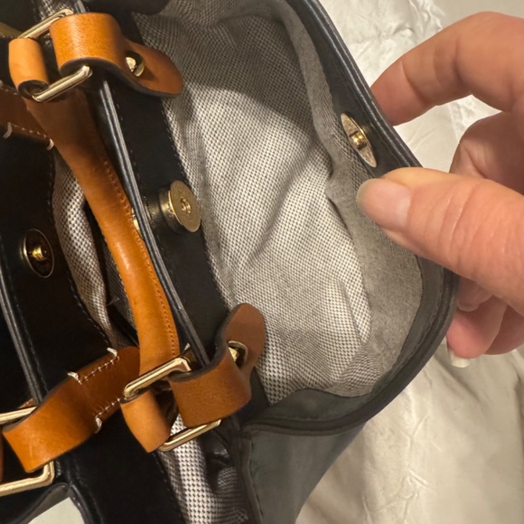 Dooney & Bourke - Picture 7 of 7